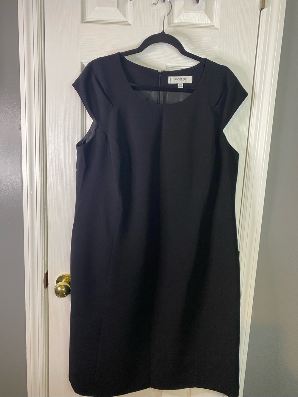 Jones Studio 16W Black Dress Sleeveless Round Neck Zipper In Back.